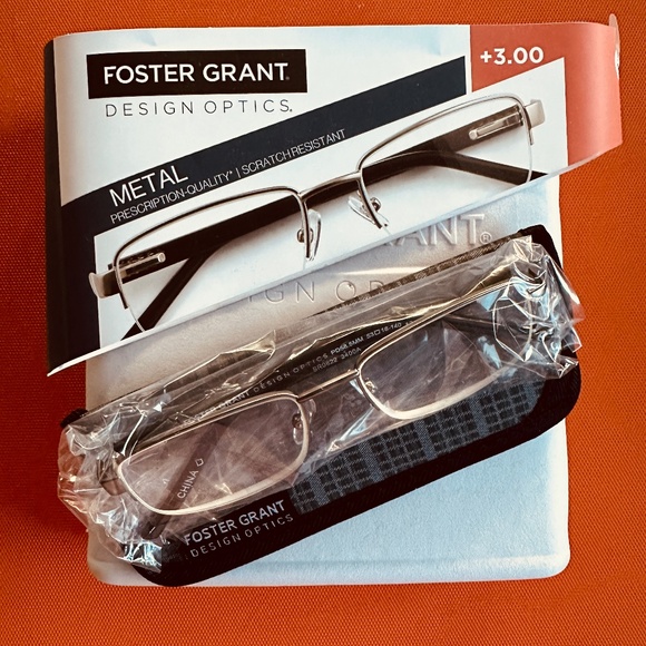 NEW Foster Grant Reading Glasses 3+ Magnification with Case Optician Quality - Picture 1 of 1